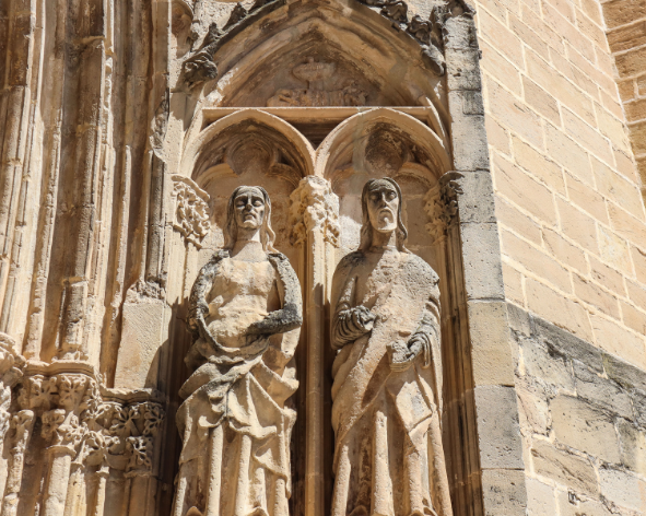 Esculturas y detalles góticos de la iglesia de Santa María la Mayor de Valderrobres