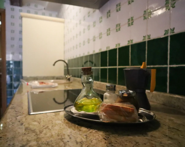 Productos tradicionales y cocina típica del Matarraña en una cocina rural de Valderrobres