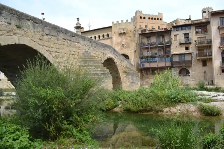 Puente medieval de Valderrobres sobre el río Matarraña